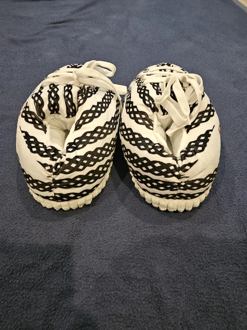 Yeezy Zebra Slippers US size 7 #loungewear #comfort